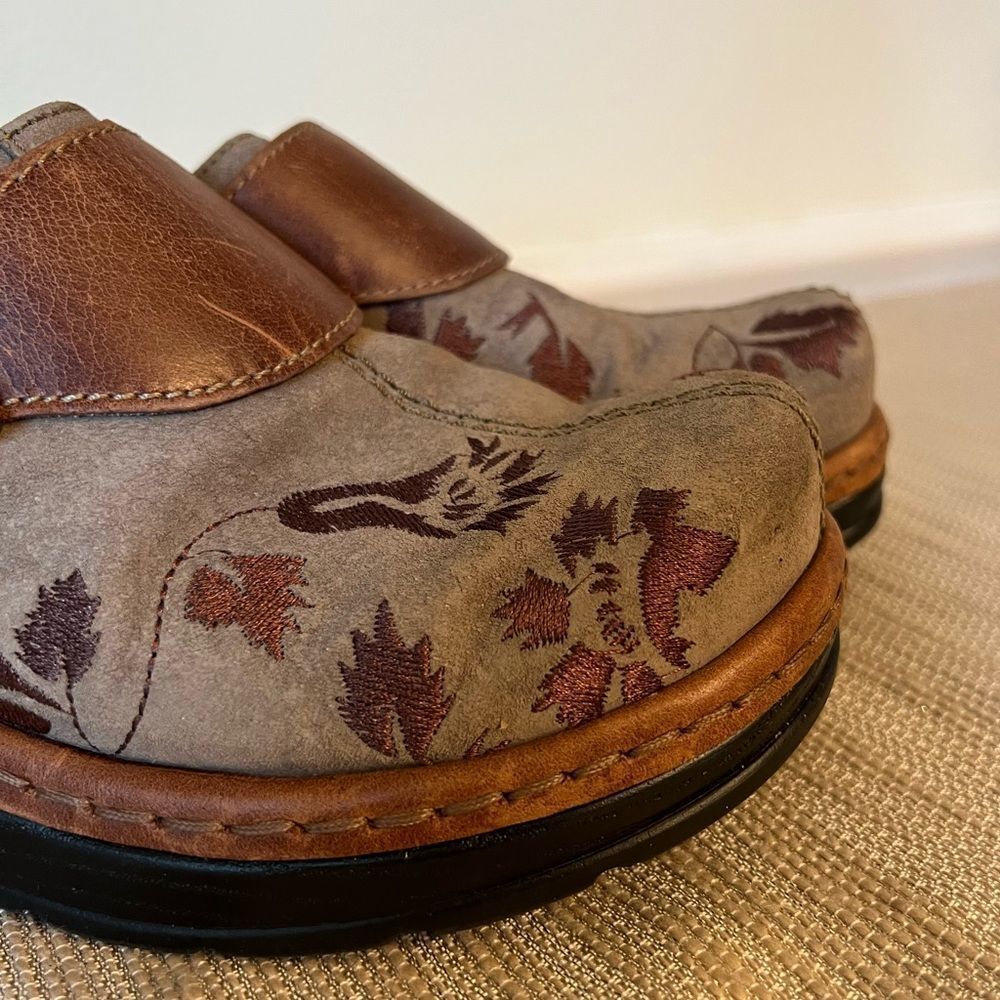KLOGS woman’s Size 7.5 Clog Leather Upper Embroidered Brown with Buckle “Austin” - Picture 6 of 16